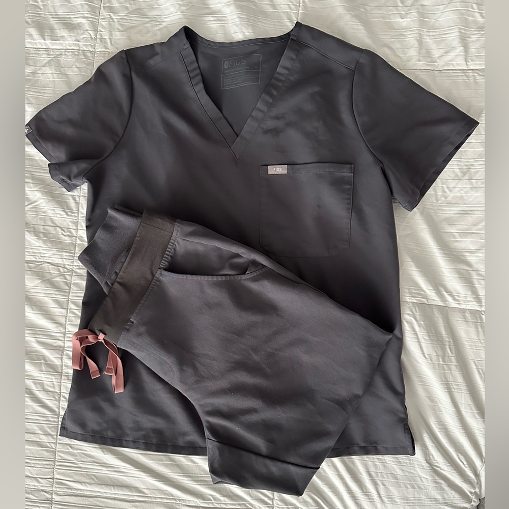 FIGS Charcoal Scrubs GUC